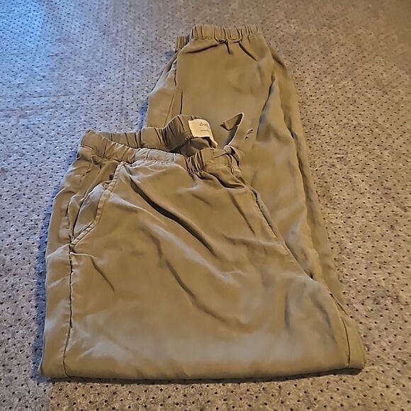 Cloth & Stone Olive Green Joggers Size Medium - Picture 1 of 6